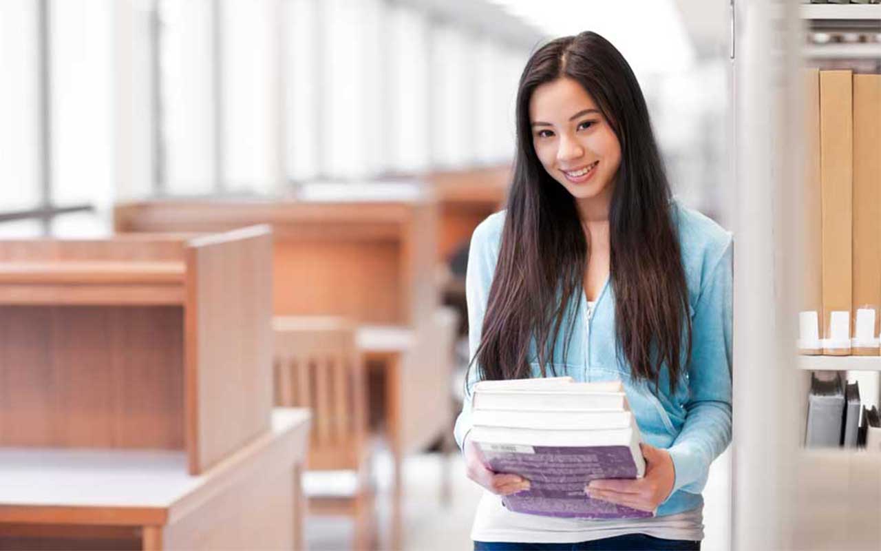 English Idiom Examples 1 a university student preparing to study