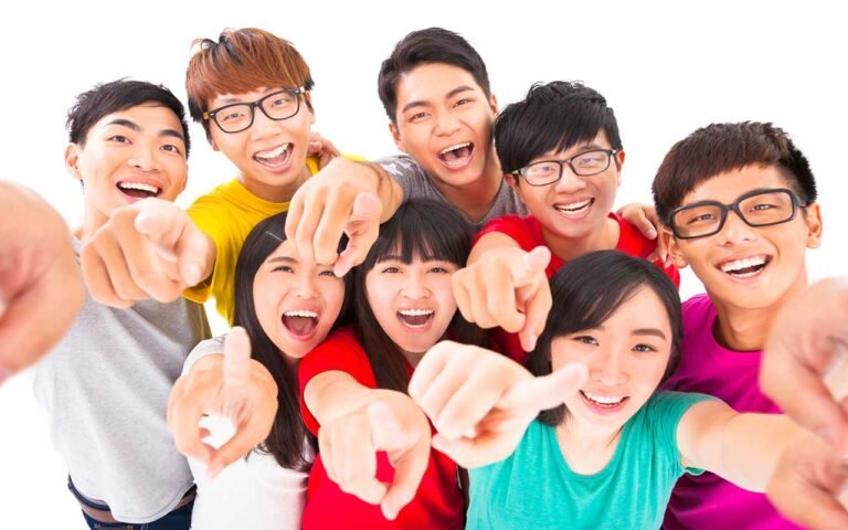 happy chinese students learning english for chinese speakers