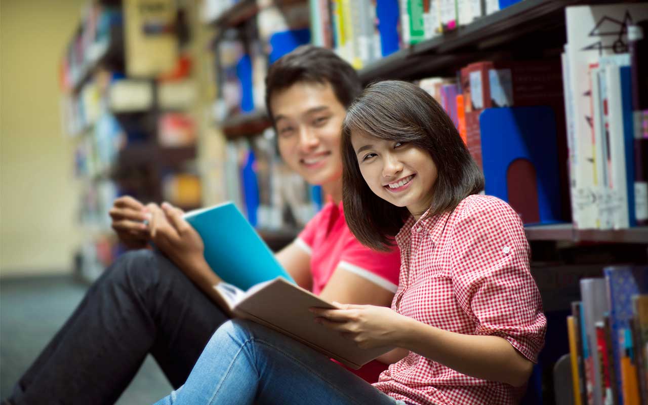 Type of Phrases 5 happy chinese students learning english